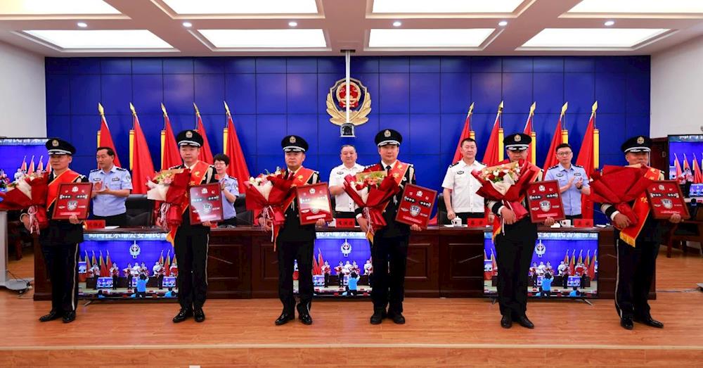 师市公安局举行民警荣誉退休仪式