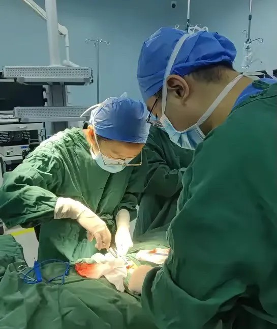 援疆新突破 I 浙大邵逸夫阿拉尔医院成功开展首例腹膜透析置管术