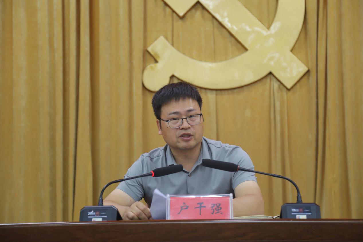 八团召开服务期满大学生志愿者欢送会