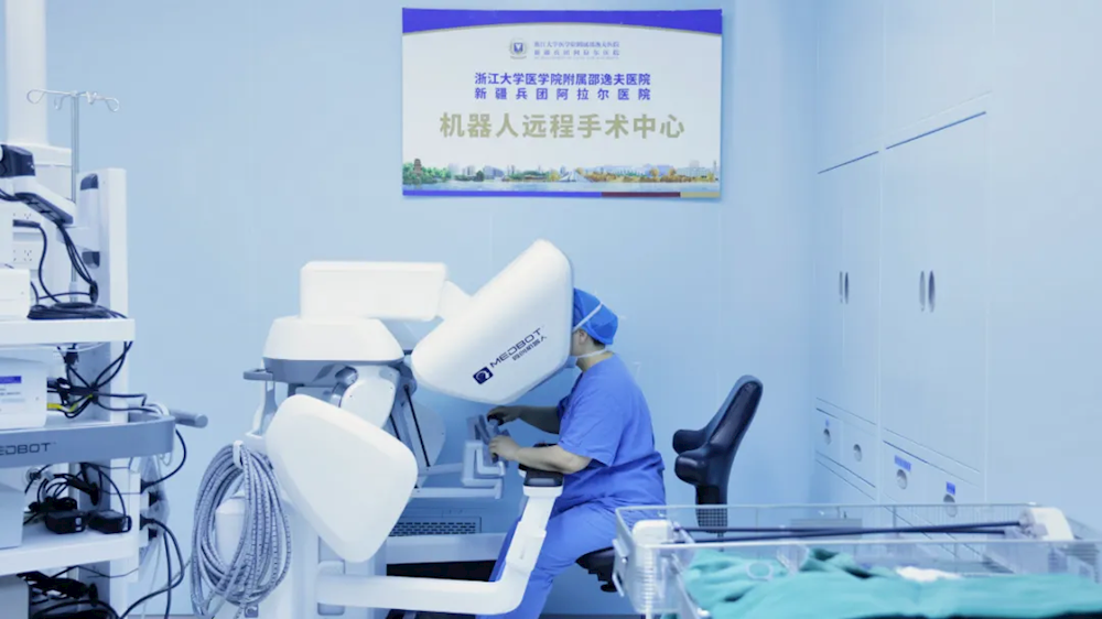 南疆首例机器人辅助宫颈癌根治术成功实施，微创技术引领治疗新时代