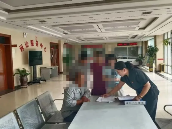 “小文本”撬动“大服务”：第一师中级人民法院推行示范文本获职工群众点赞