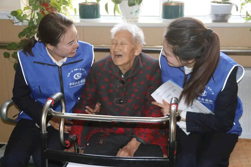 情暖重阳 爱满十二团—多方联动开展敬老慰问活动