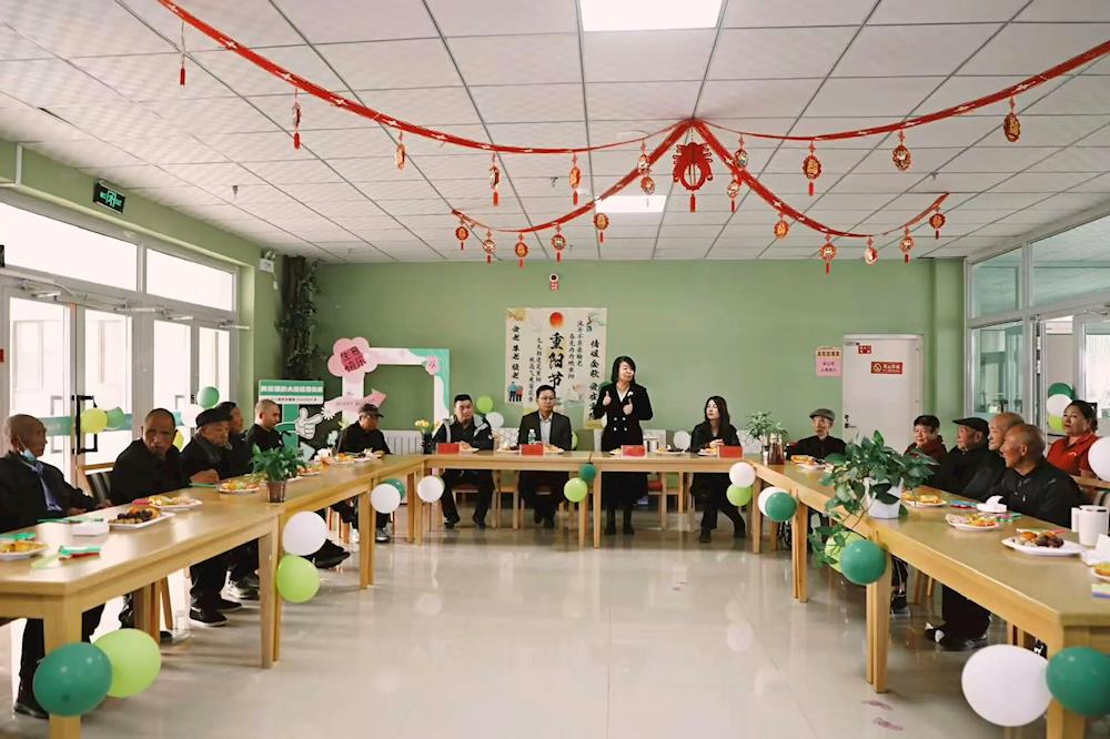 九九重阳暖银龄:十一团敬老活动绘就“老有所养、老有所为”幸福图景