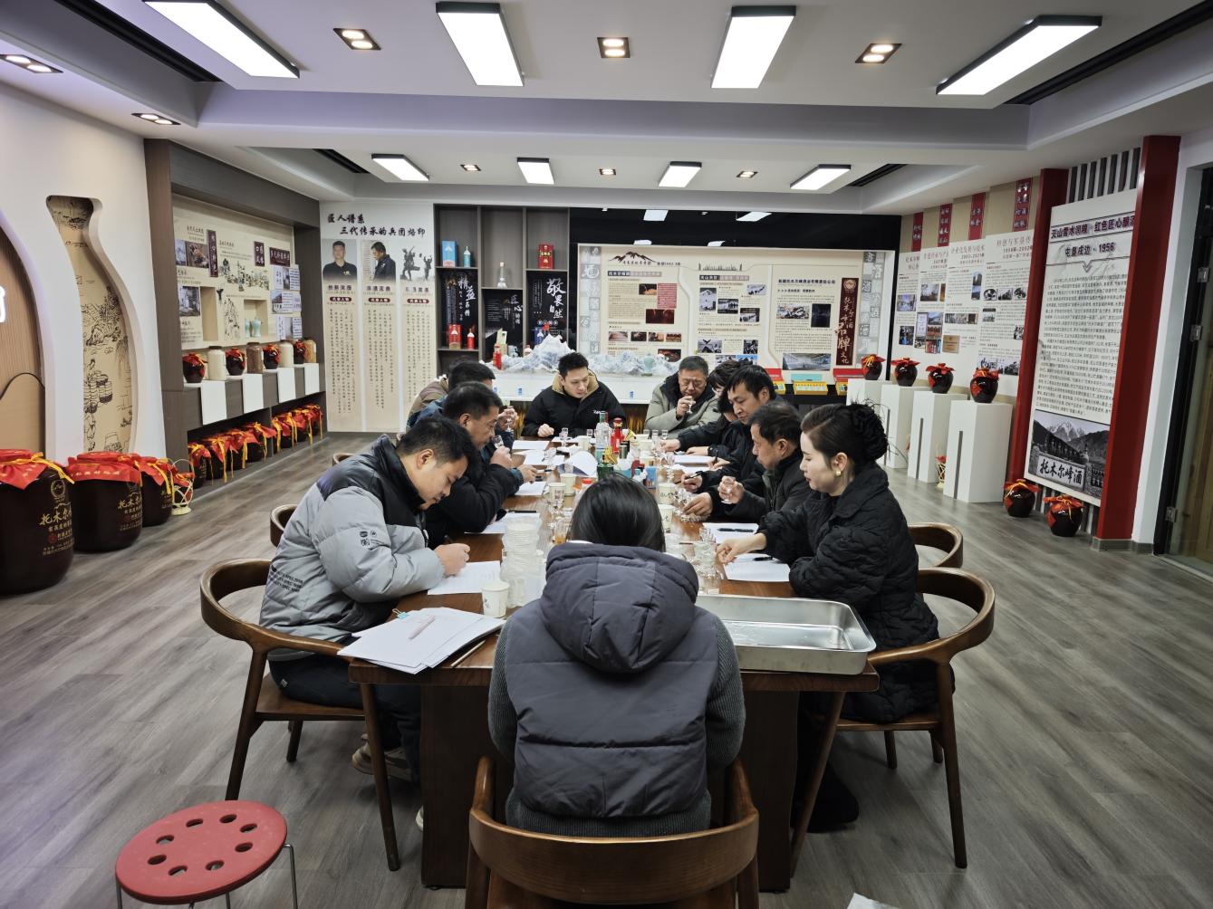 新疆托木尔峰酒业70周年庆典酒体最终确定  经典口感凝聚匠心 致敬七十年酿造传承