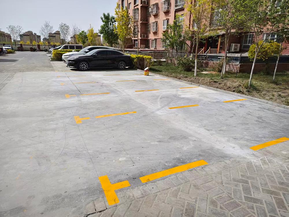 我为群众办实事|边角地“挤”出65个车位，缓解压力再发力