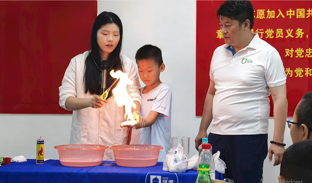 掌中火不烫手，拔河比的是大气压？这场活动让孩子直呼“还想来”