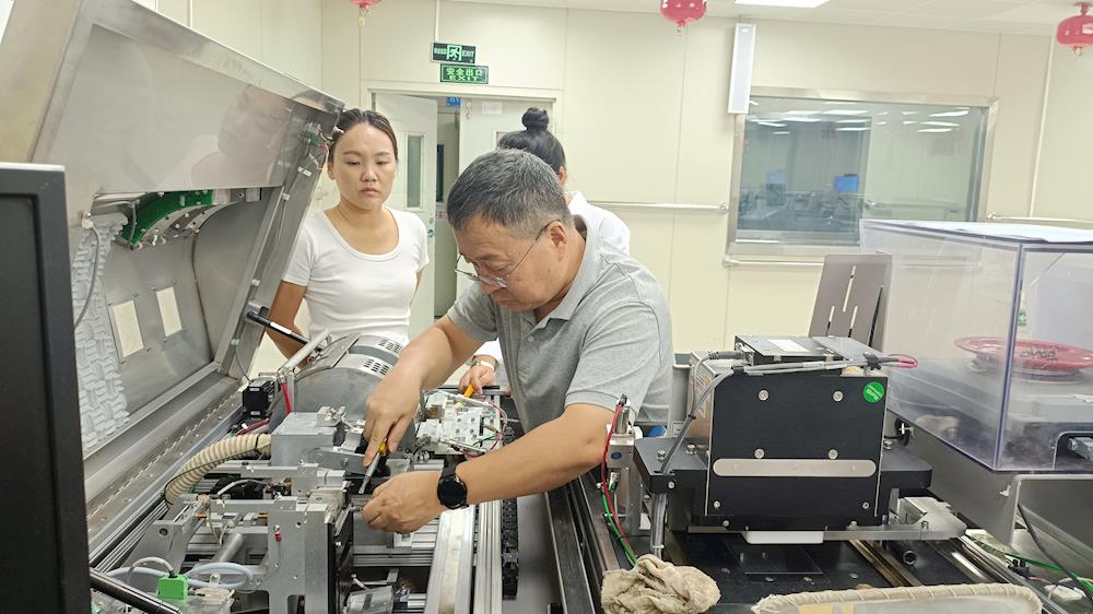 以实践为学习契机，借维保做人员培训 ——中国棉花公证检验阿拉尔实验室开展棉花大容量 纤维测试仪大保养工作