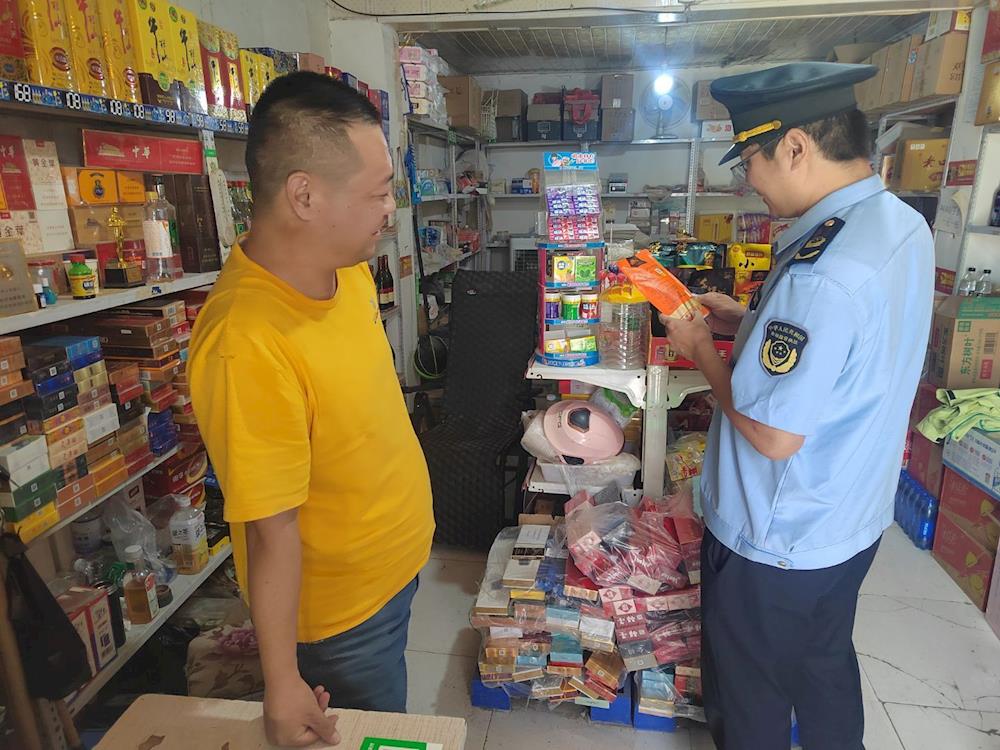 护航开学季 筑牢食安防线 ——师市市场监管局开展校园周边食品安全专项检查