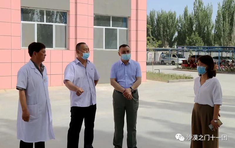 师市党委常委、副政委、统战部部长依明江•斯拉木来十一团检查指导民族团结进步创建工作