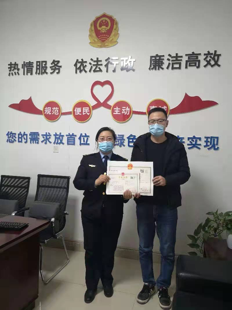 第一师阿拉尔市颁发首张外商投资企业营业执照