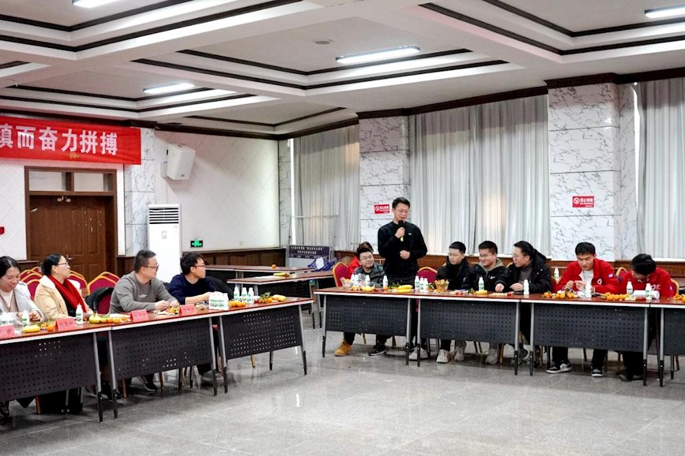 十六团召开2024年化霜辞雪·暖入春风青年群体春节交流座谈会